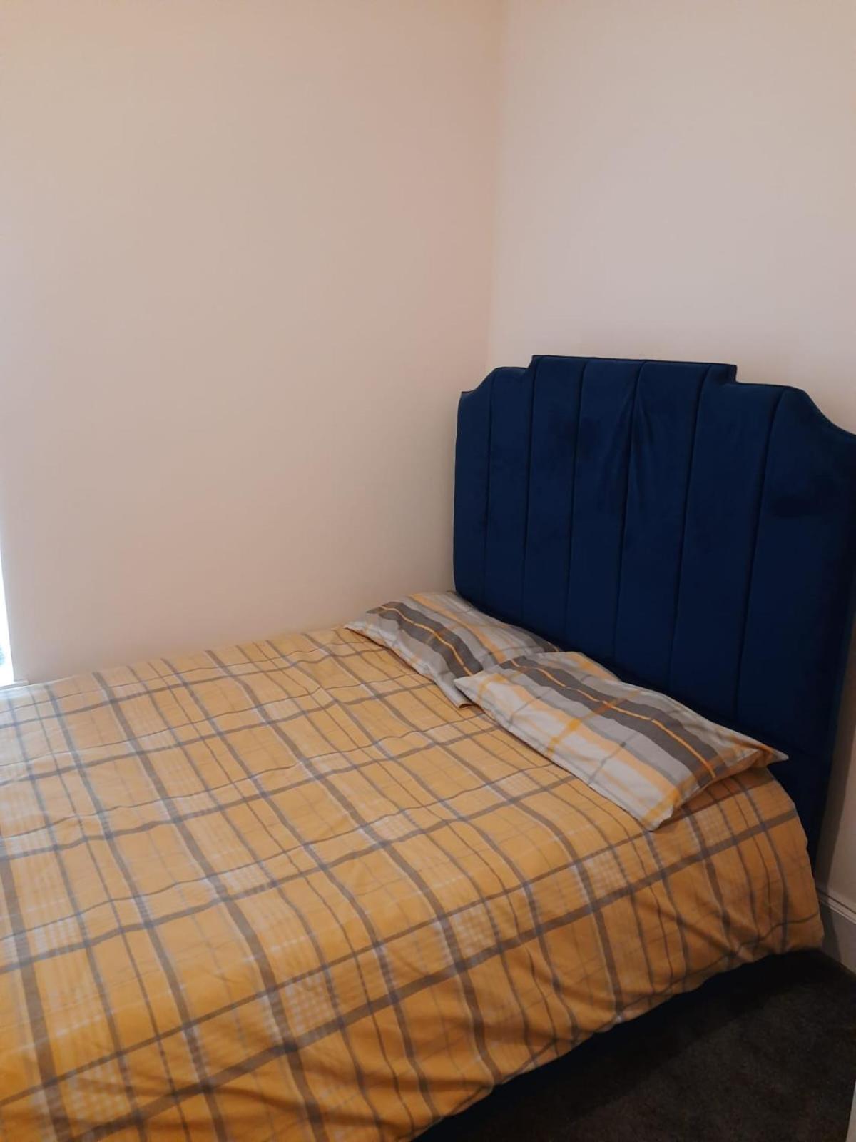 Lovely Bedroom With Shared Kitchen & Bathroom Free Parking Уолсолл Экстерьер фото
